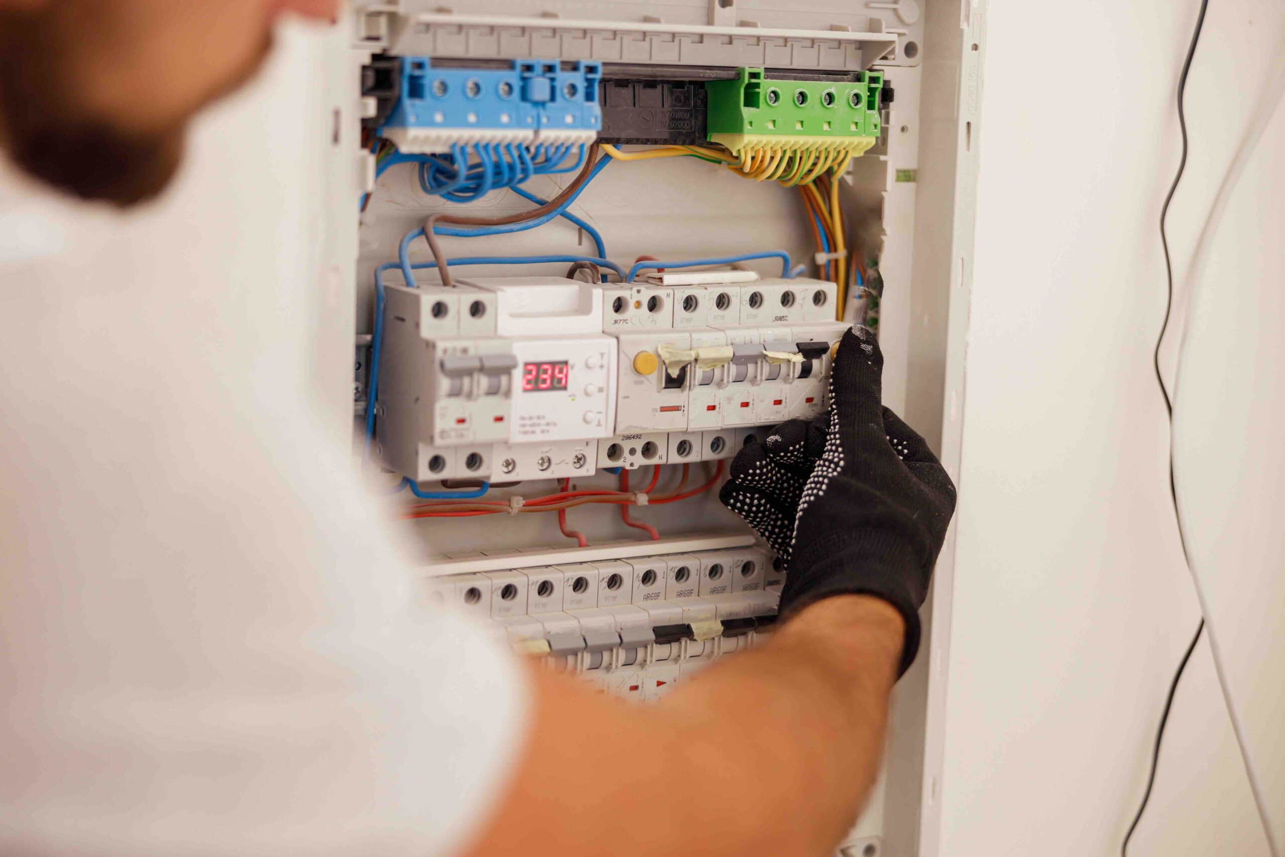 How To Tell if a Circuit Breaker Is Bad - Streb Electric